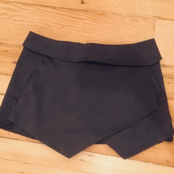 Aritzia Talula Berklee Skort - Picture 2 of 9